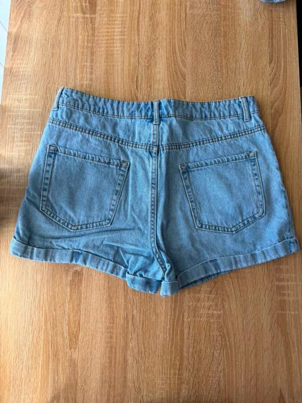 Forever 21 Light Wash Denim Shorts 100% Cotton Cuffed Hem Size 30 - Picture 3 of 10